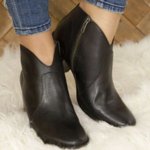 frye nora zip ankle boots black new in box